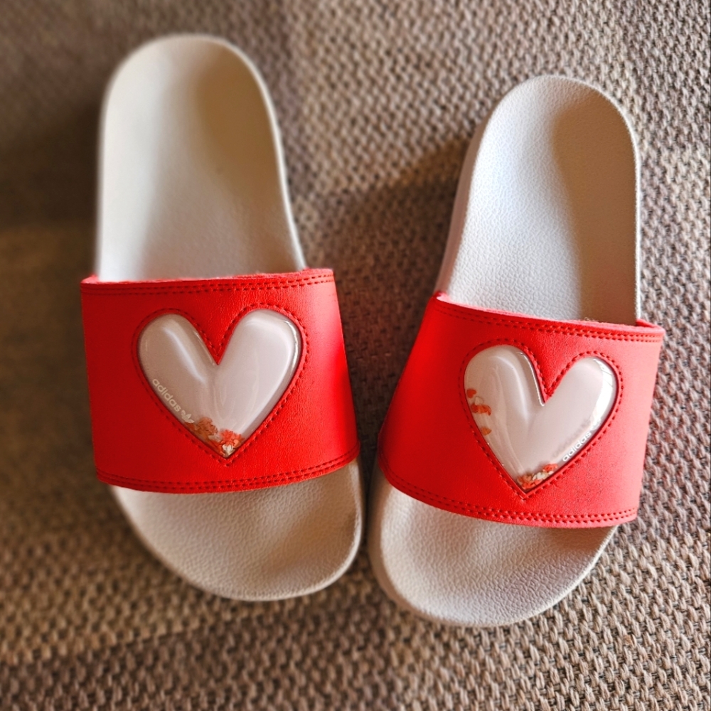 Adidas RED Heart Adelette Lite Slides,size 6  ❤️✨️